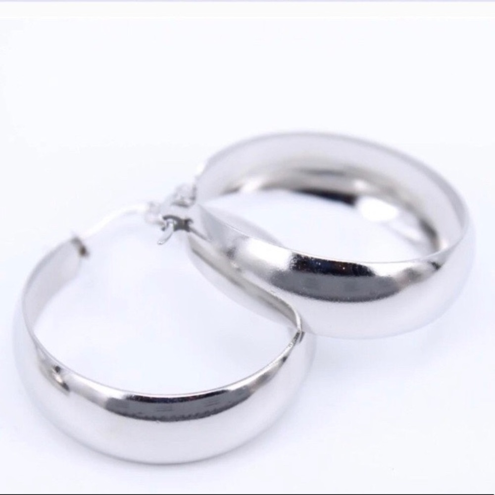New 18K White Gold 2” Round Chunky Hoop Earrings - Picture 4 of 4